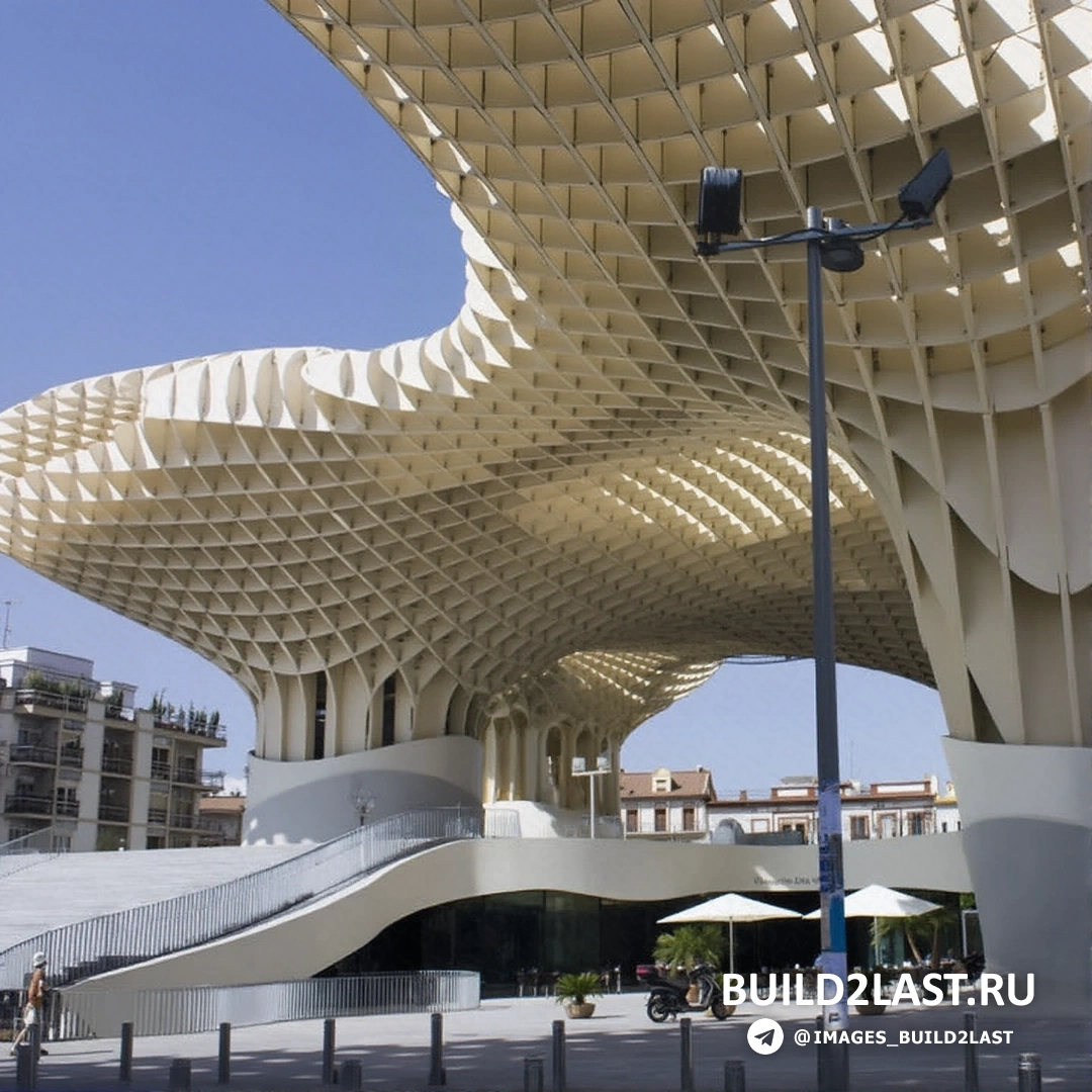 Зонтик Метрополь в Севилье, достопримечательность в стиле модерн, расположенная в центре города рядом с музеем.